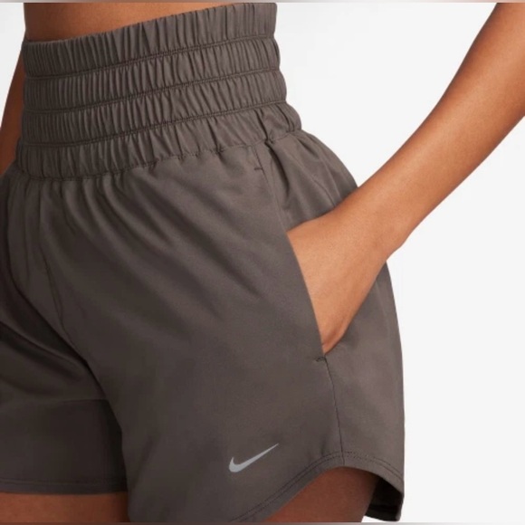 Nike Women’s One Dri-Fit Ultra High Waisted 3” Brown Shorts Size Small - Picture 4 of 6